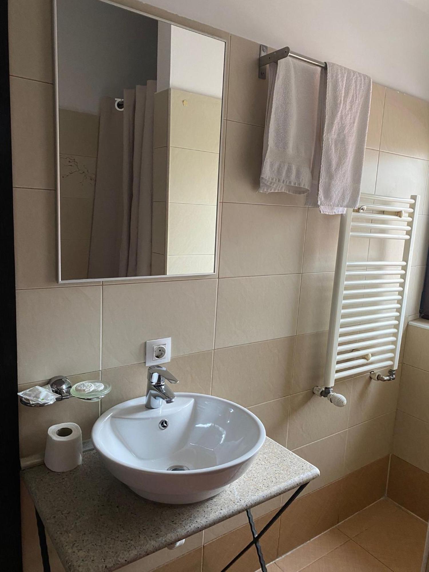 La Strada Hotel โอเนชต์ ภายนอก รูปภาพ